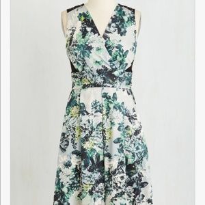 Modcloth/Closet Flourishing Fashionista Dress EUC